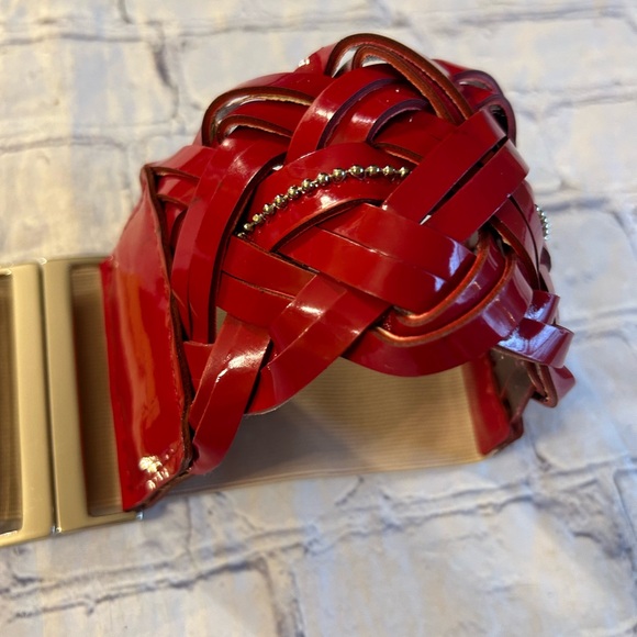 NINE WEST RED WIDE WOVEN STRETCH TAN COLOR HOOK FRONT WOMEN’S BELT SIZE M/L - Picture 2 of 10